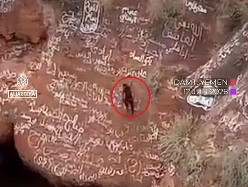 Al-Qaqa Ibn Antar, Omul-Păianjen din Yemen, încercuit pe peretele craterului Hardah Dam înainte de a cădea