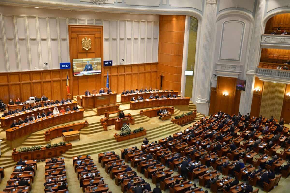 Senatul adoptă pedepse mai dure pentru infracțiunile sexuale asupra minorilor