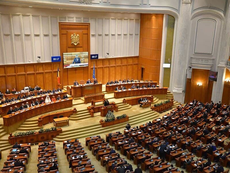 Senatul adoptă pedepse mai dure pentru infracțiunile sexuale asupra minorilor