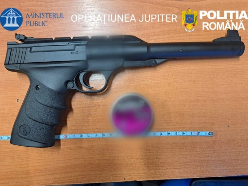 Percheziție în Tulcea, în cadrul operațiunii JUPITER. Polițiștii au găsit o armă deținută ilegal și zeci de proiectile