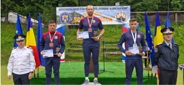 Un pompier din Tulcea a cucerit din nou Vârful Toaca! Performanță remarcabilă pentru ISU „Delta” la una dintre cele mai dure competiții din România