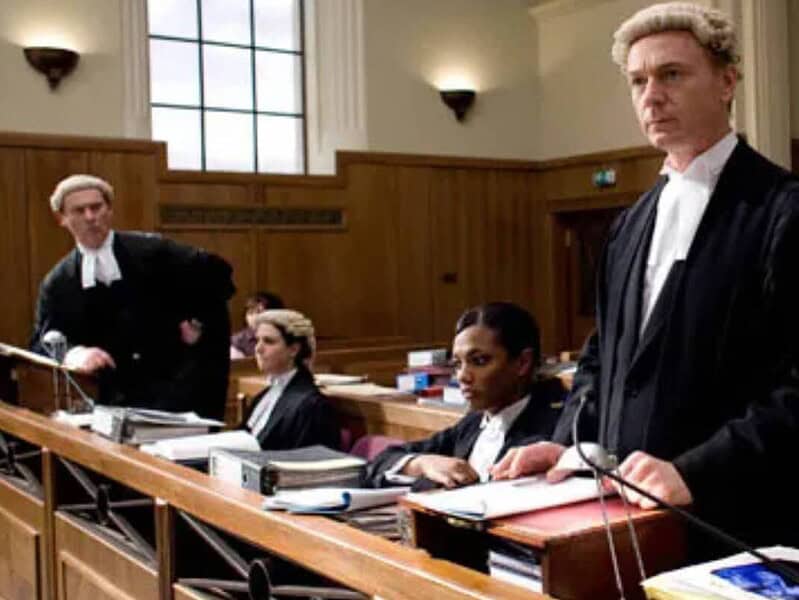Inteligența artificială câștigă primul proces într-o instanță britanică, cu ajutorul unui avocat