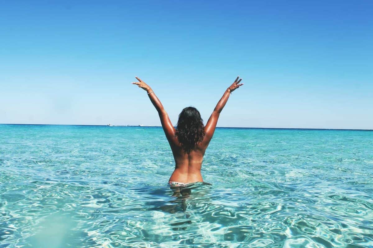 Românii au cheltuit aproape 3 miliarde de euro pe vacanțe în străinătate, în patru luni
