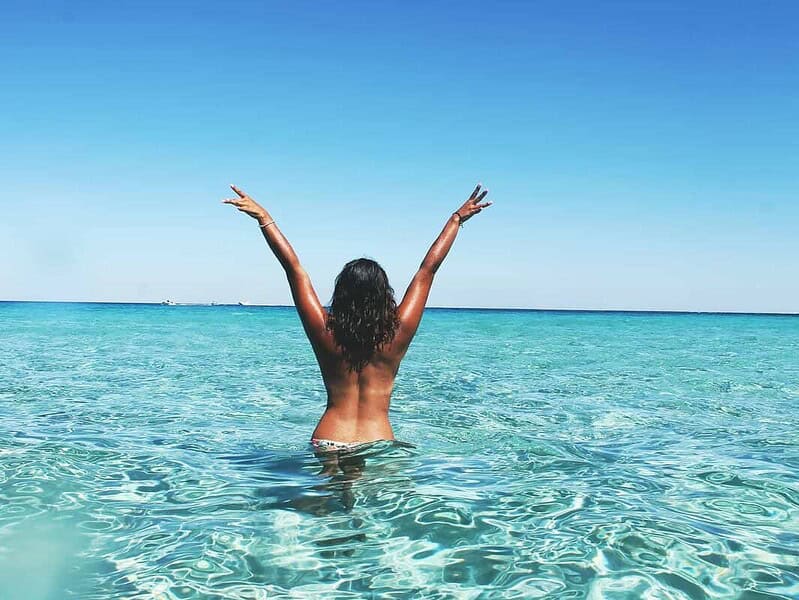 Românii au cheltuit aproape 3 miliarde de euro pe vacanțe în străinătate, în patru luni