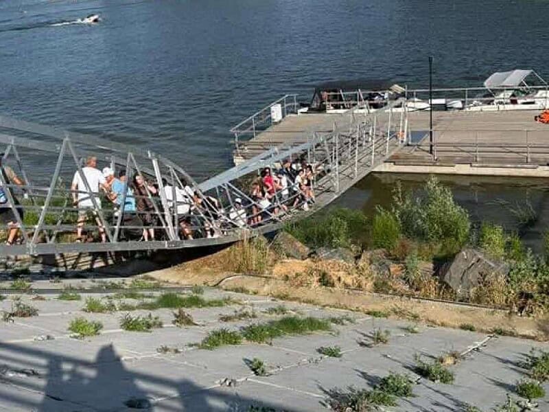 Pasarelă din Gara Fluvială Călărași s-a rupt, șapte persoane rănite