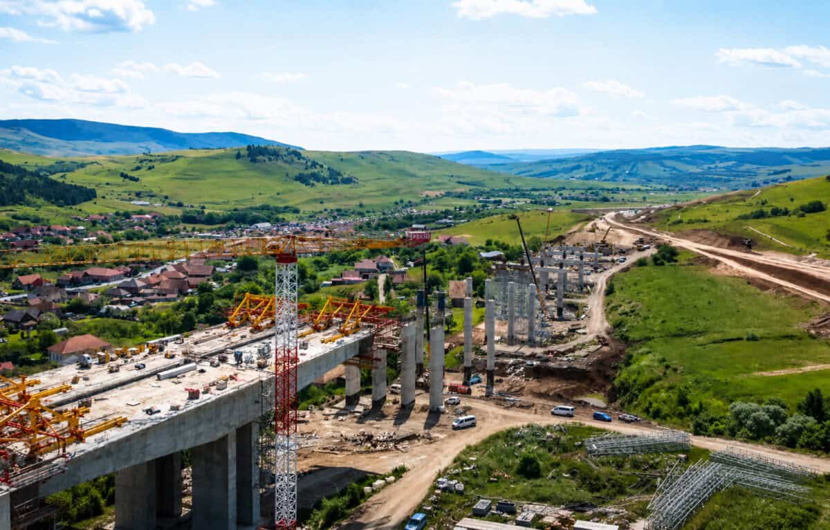 Viaductele din Transilvania au ajuns la 68 la sută. Montarea grinzilor pe Topa Mică și Nădășelu se apropie de sfârșit