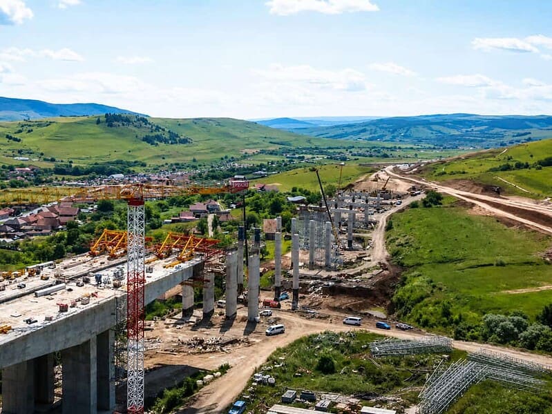 Viaductele din Transilvania au ajuns la 68 la sută. Montarea grinzilor pe Topa Mică și Nădășelu se apropie de sfârșit