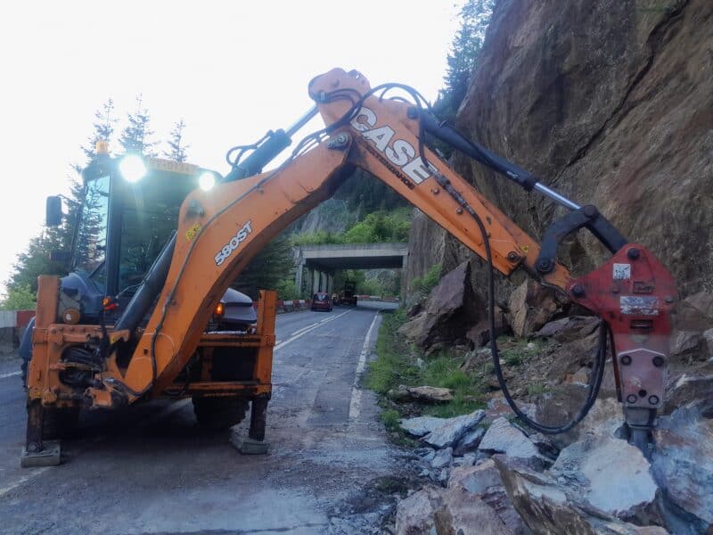 Se îndepărtează bucățile de stâncă periculoase de pe Transfăgărășan: drumul se apropie de redeschidere / foto video