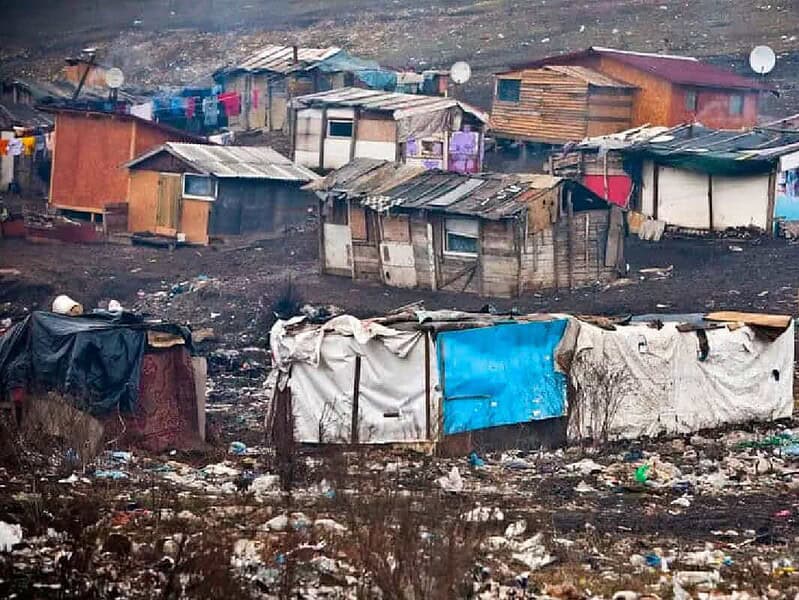 Aproape unu din cinci români trăiește în sărăcie, copiii și tinerii cei mai afectați