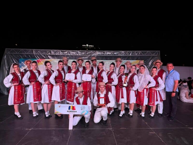 Performanță de top pentru Ansamblul Danubius din Tulcea. Argint la un festival internațional de folclor / foto-video