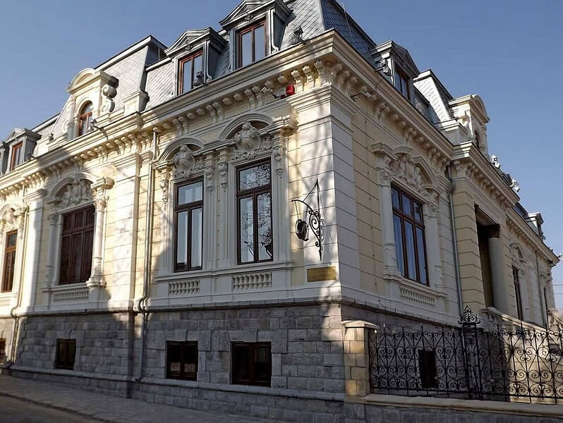 Casa Avramide deschide expoziția EPICA a lui Adrian Pal Jr., vizitabilă până pe 27 iulie la Tulcea