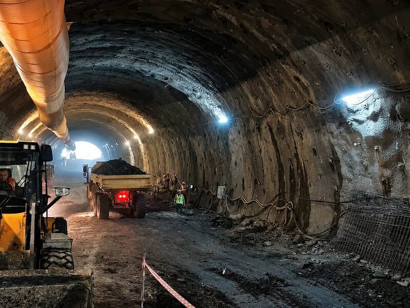 Autostrada Lugoj–Deva avansează: lucrările la secțiunea cu tuneluri au ajuns la 68%