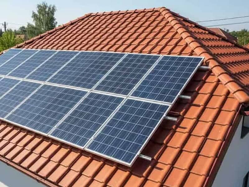 O comună din Tulcea investește în energie verde. Școala și grădinița vor avea panouri fotovoltaice