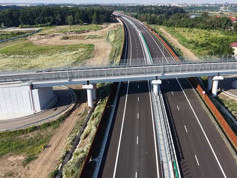 Trei tronsoane de autostradă sunt gata, dar şoferii încă nu pot circula pe ele
