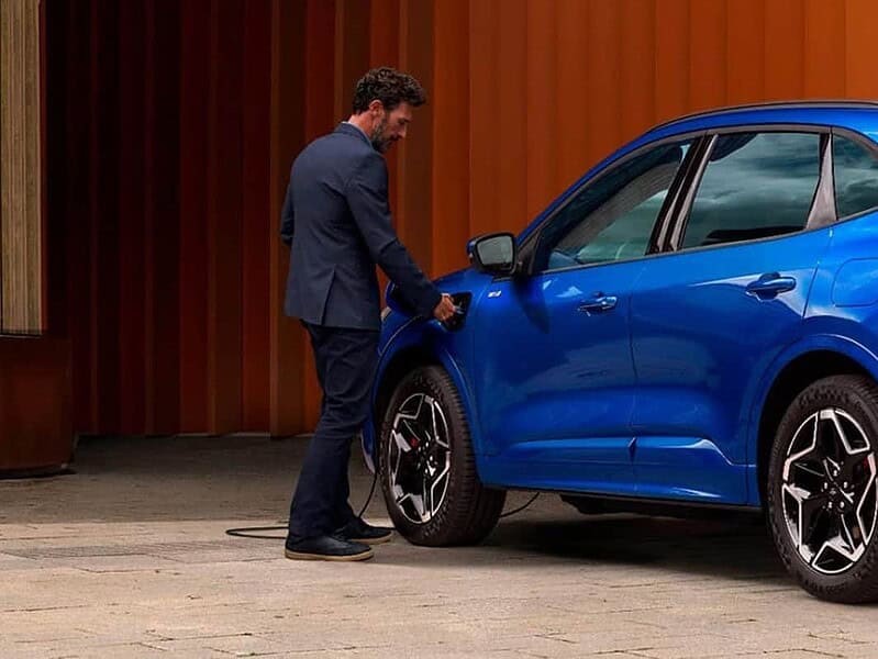 CJ Tulcea vrea două mașini plug-in. Ecotichetul e de 8 ori mai mare decât la populație