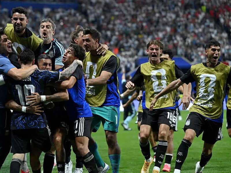 Trump va înmâna trofeul la finala dintre Spania și Argentina