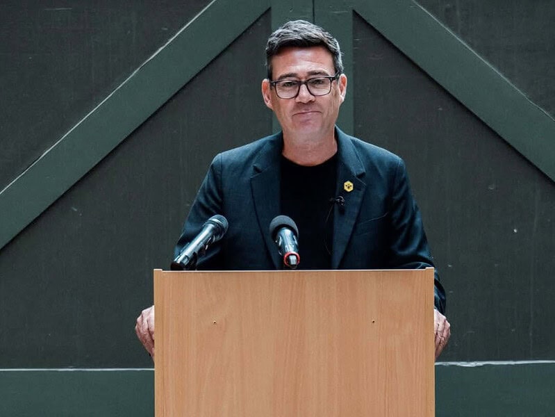 Andy Burnham preia mandatul de prim‑ministru al Marii Britanii și remaniază cabinetul