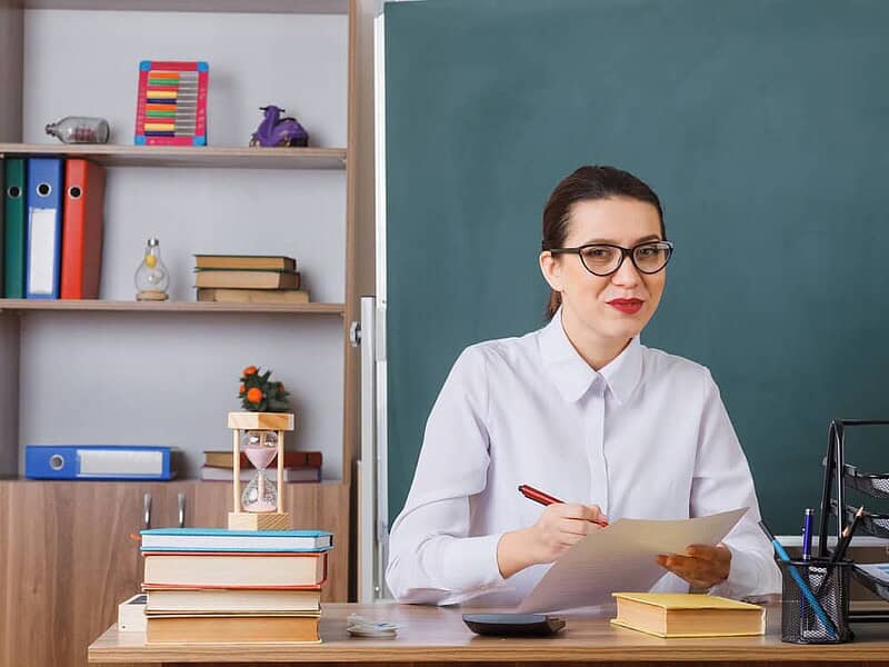Ministerul Educației ia în calcul separarea inspectorilor și directorilor de profesori la gradații