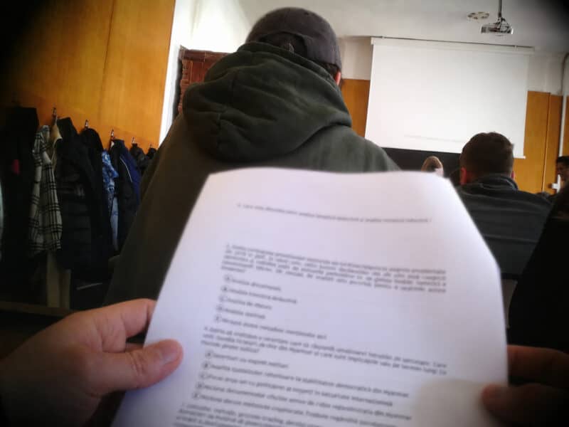 Rețea de fraudare a Bacalaureatului destructurată după perchezițiile din cinci județe