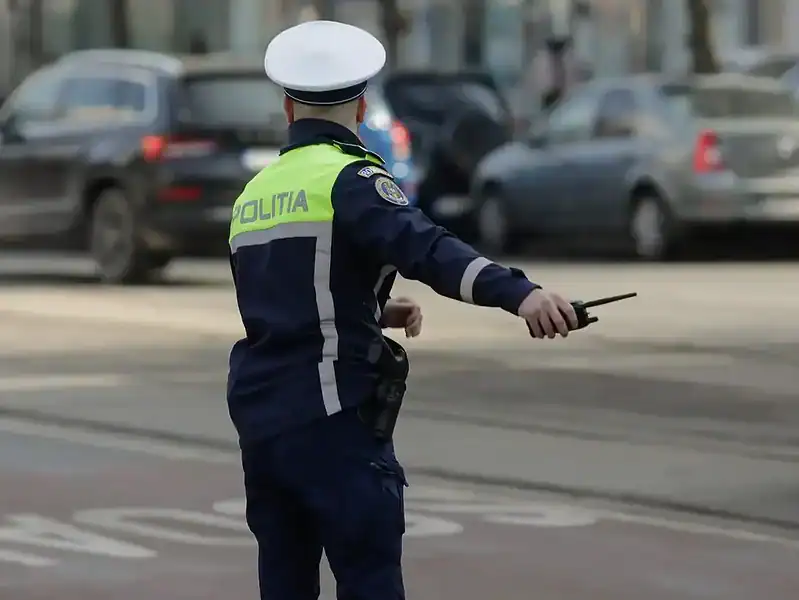 Fost polițist din Arad arestat după ce s-a dat drept agent și a cerut bani șoferilor pe DN1