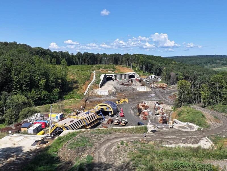 Se lucrează la tunelul de pe A1 la Margina: mai sunt de excavat 107 metri pe o galerie