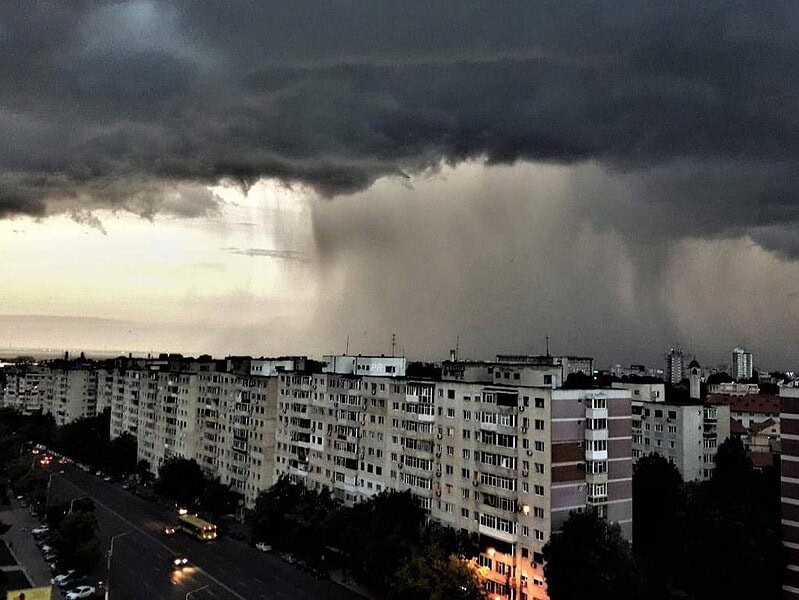 Avertizări meteo de cod galben pentru vijelii și grindină în aproape toată țara