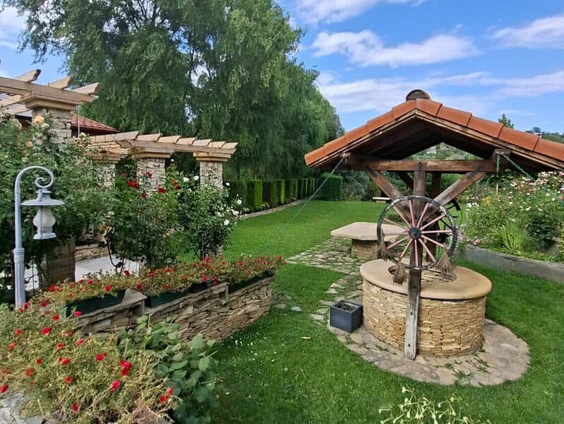Un loc nou își deschide porțile la Telița. „Casa cu Stejari” debutează cu o petrecere retro