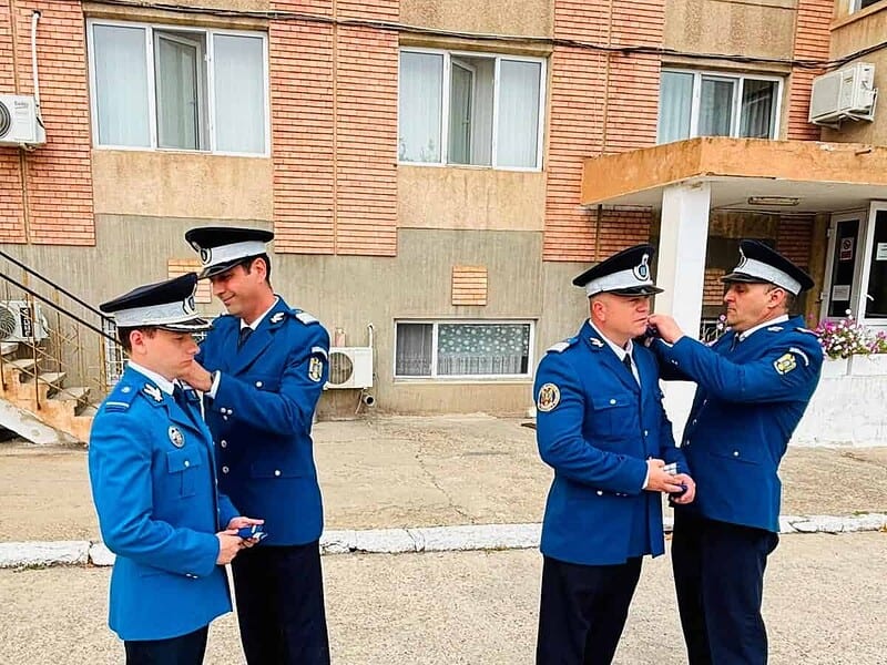 Grade noi pe umeri la Jandarmeria Tulcea: 16 militari, avansați în carieră