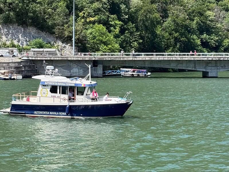 Un cetățean sârb s-a trezit în derivă pe Dunăre după ce a adormit pe un colac