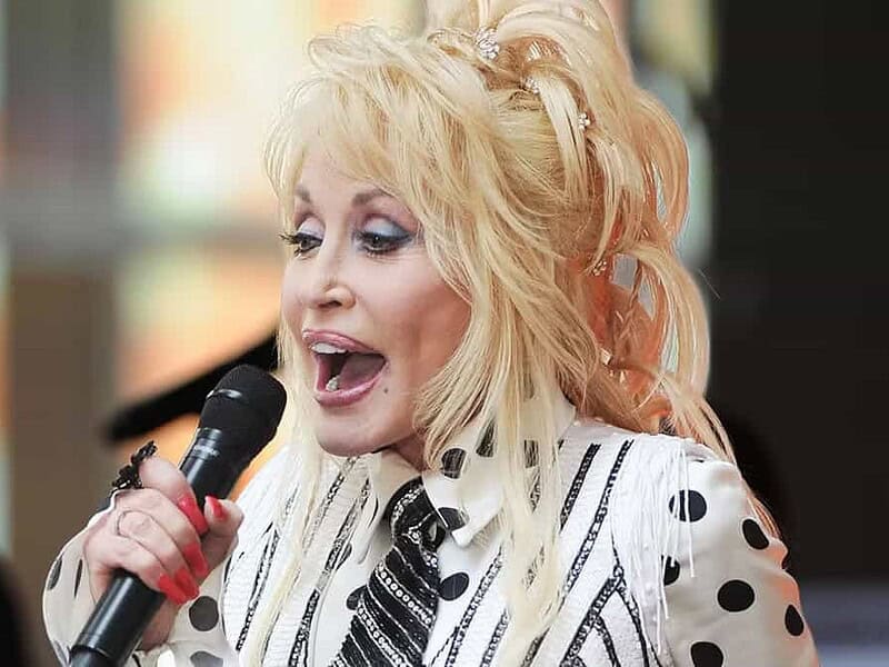 A murit Dolly Parton la 80 de ani după o scurtă luptă cu cancerul