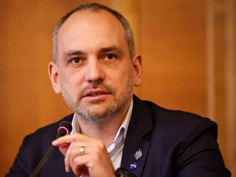 Adrian Echert, deputat, într-o imagine de la un eveniment public