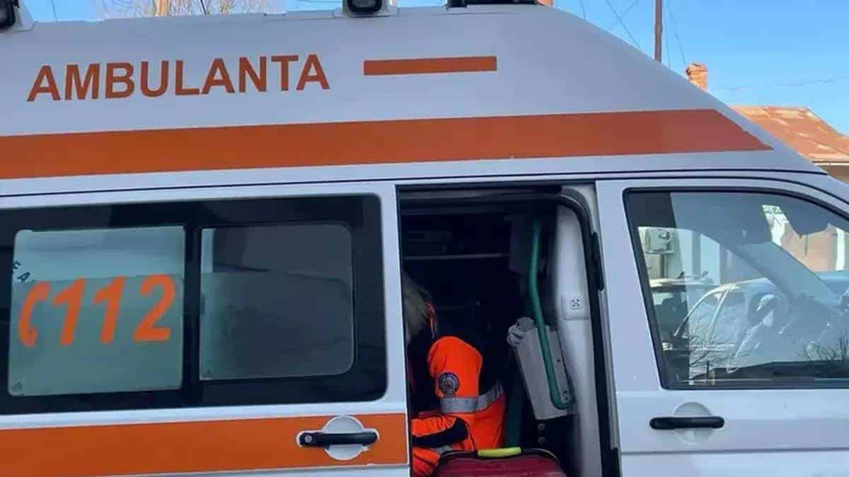 Ambulanță atacată cu bâte și topoare în comuna Recea Cristur din Cluj, după zvonuri pe TikTok