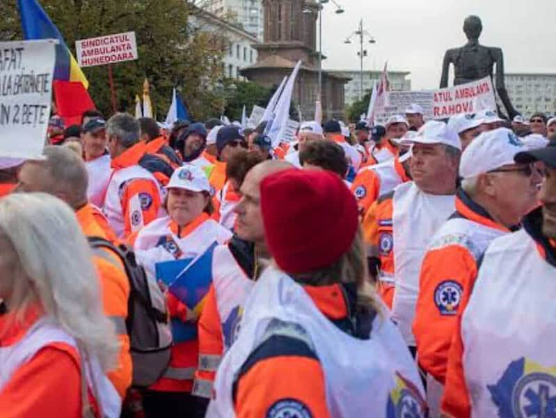 Angajații ambulanței amenință cu acțiuni radicale din cauza noii salarizări