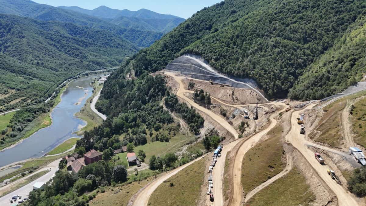 Lucrări la autostrada A1 Sibiu-Pitești, secțiunea Boița-Cornetu, imagine din dronă, iulie 2026