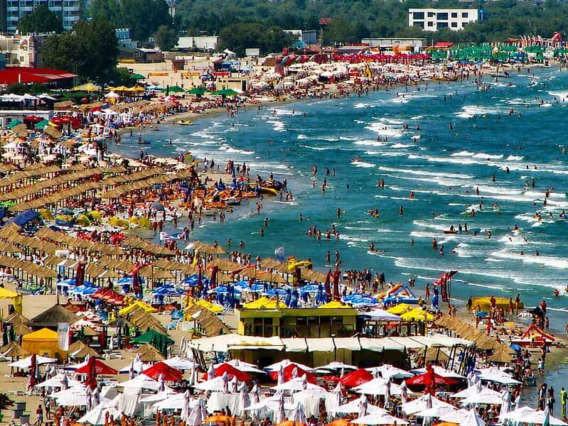 Pe litoral, 52 de amenzi și 12 unități închise în controale sanitare