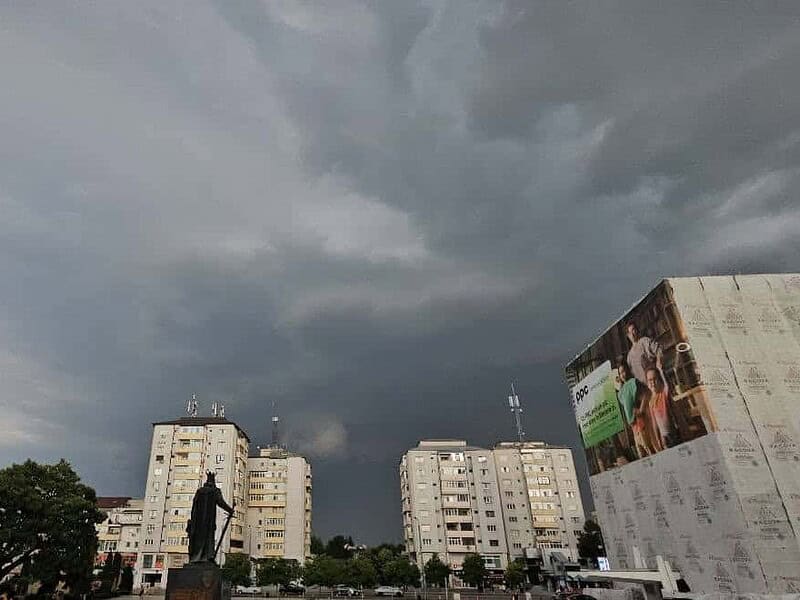 Două zile de instabilitate atmosferică în România cu vijelii și grindină