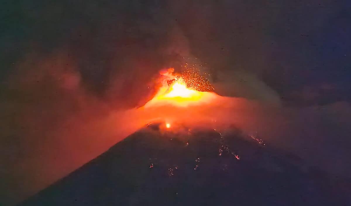 Erupție puternică a vulcanului Fuego din Guatemala. Autoritățile evacuează populația