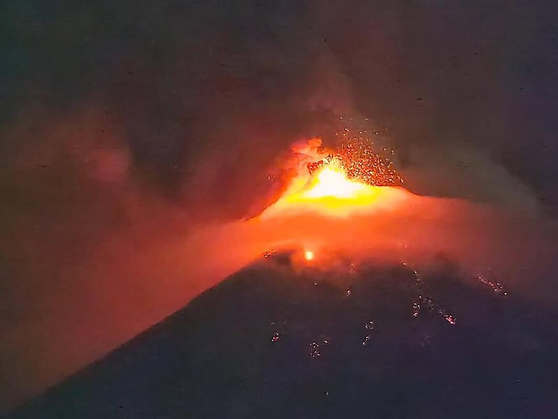 Erupție puternică a vulcanului Fuego din Guatemala. Autoritățile evacuează populația