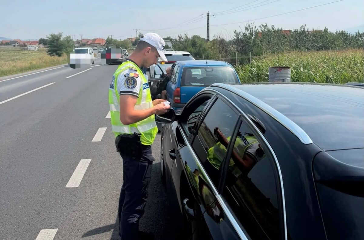 Peste 1.900 de șoferi agresivi în trafic, sancționați după sesizări prin aplicația e-SAR