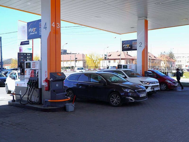 Motorina ar putea coborî sub 10 lei la pompă de la 1 septembrie