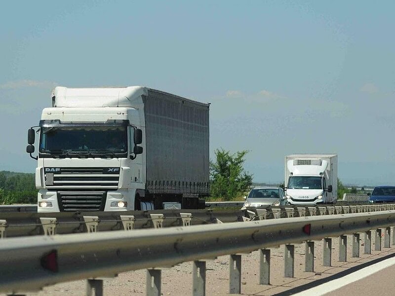 Restricții prelungite pentru camioane în șapte județe din cauza caniculei