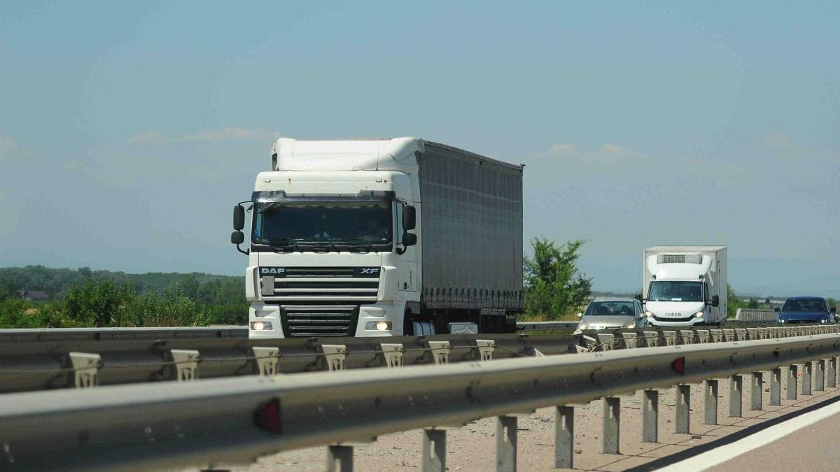 Restricții prelungite pentru camioane în șapte județe din cauza caniculei