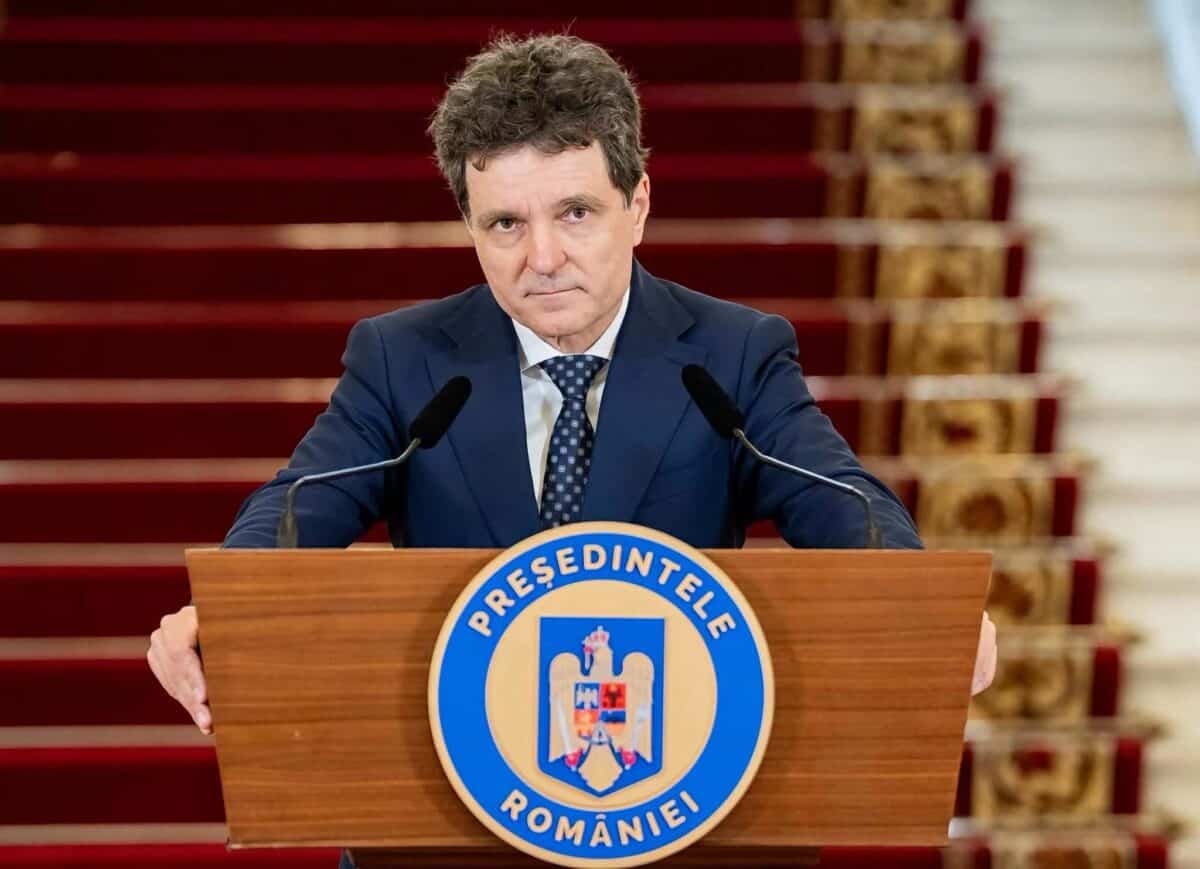 Președintele promulgă lege pentru ieftinirea motorinei și prelungire TVA redus la locuințe