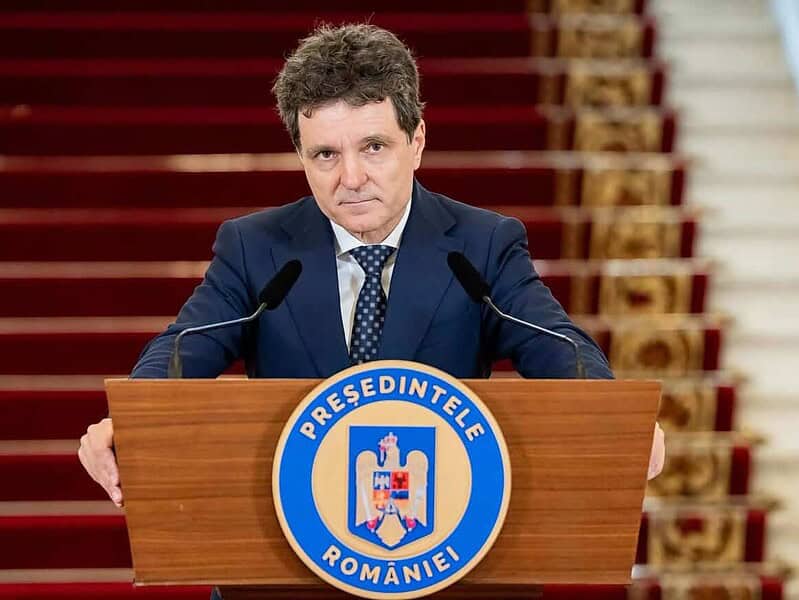 Președintele promulgă lege pentru ieftinirea motorinei și prelungire TVA redus la locuințe