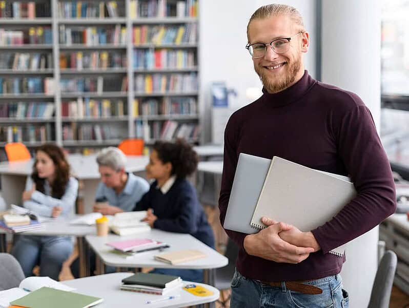 Salarii mai mari pentru profesori din 1 septembrie 2027 anunță Pîslaru