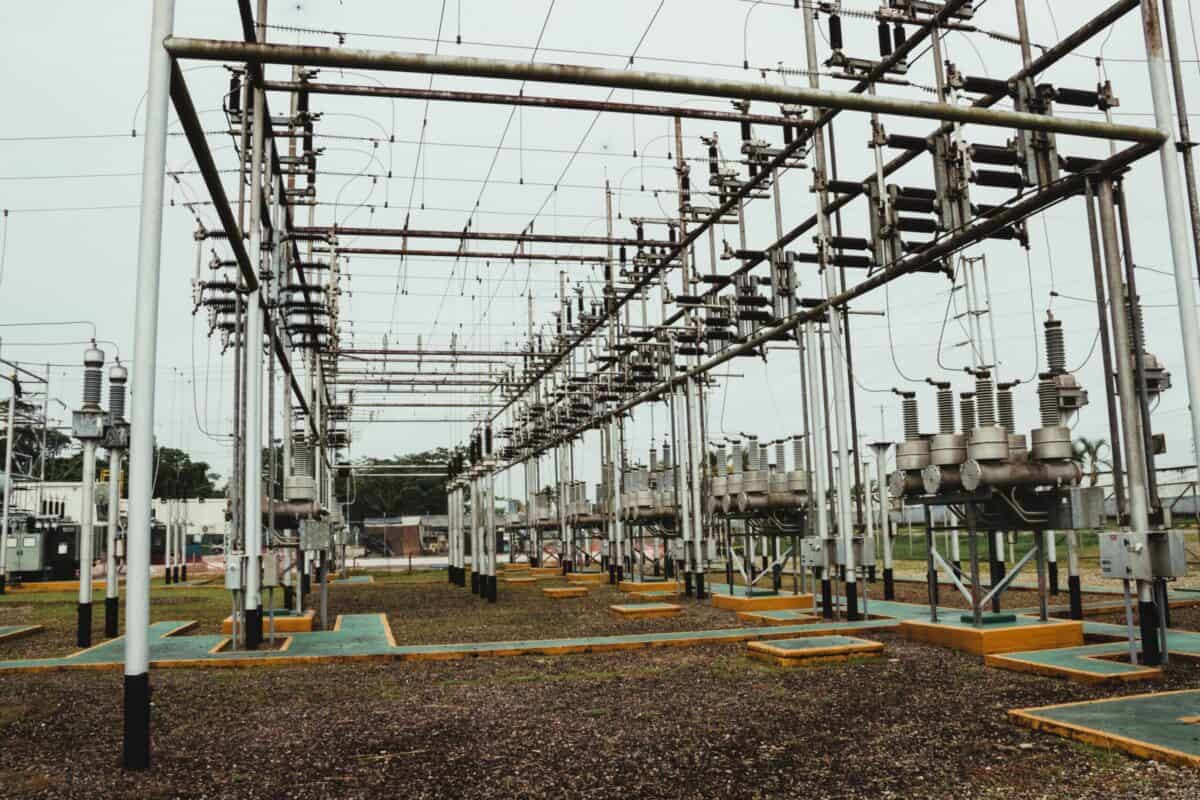 Guvernul pregătește restricții la consumul de energie pentru marii industriali