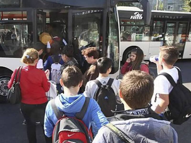 Bani pentru naveta elevilor din Tulcea: 0,56 lei/km dacă nu au transport