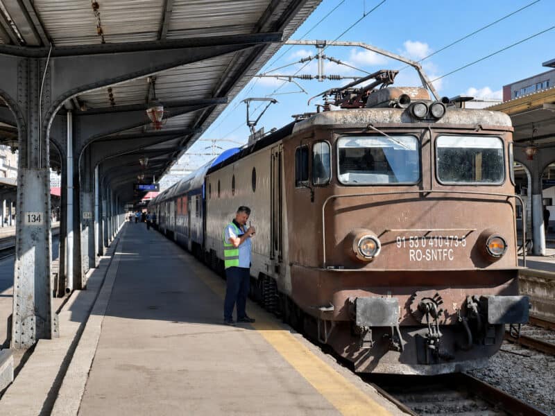 Trenurile regionale din București au acumulat peste 390.000 de minute de întârziere în un an