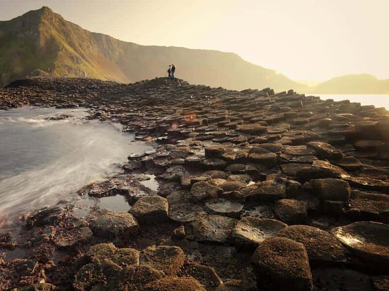 10.000 de monede scoase din coloanele de bazalt de la Giant’s Causeway