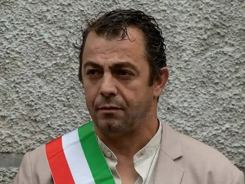 Primarul italien care a renunțat la salariu opt ani donate municipalității 160.000 de euro